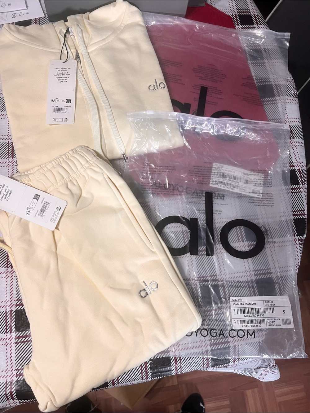 ALO Yoga High-Waist Cream Sweatpants - Cozy Stretch Bottoms